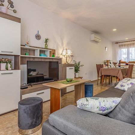 Awesome Apartment In Pula With Wifi Εξωτερικό φωτογραφία